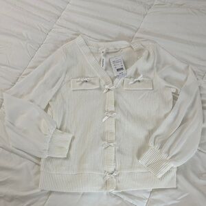 🦋Sweater with Bow Accents